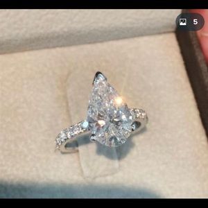 New Beautifully crafted sterling silver engagement ring